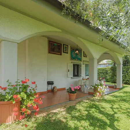 Bernardini By Interhome Cinquale